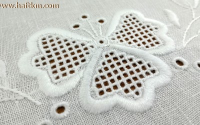 Piękna serweta z motywem kwiatowym