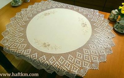 Ekskluzywna serweta z motywem kwiatowym.