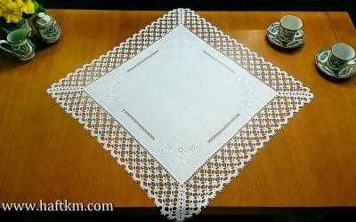 Piękna serweta, haft angielski.