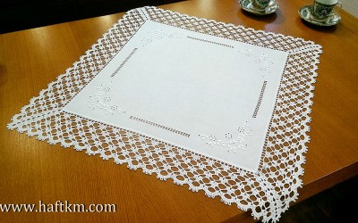 Piękna serweta, haft angielski.