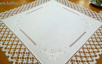 Piękna serweta, haft angielski.