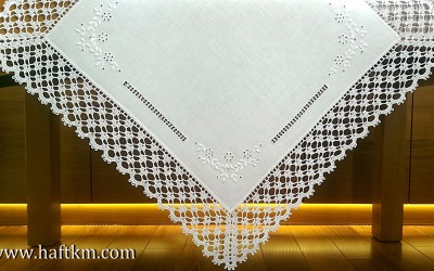 Piękna serweta, haft angielski.