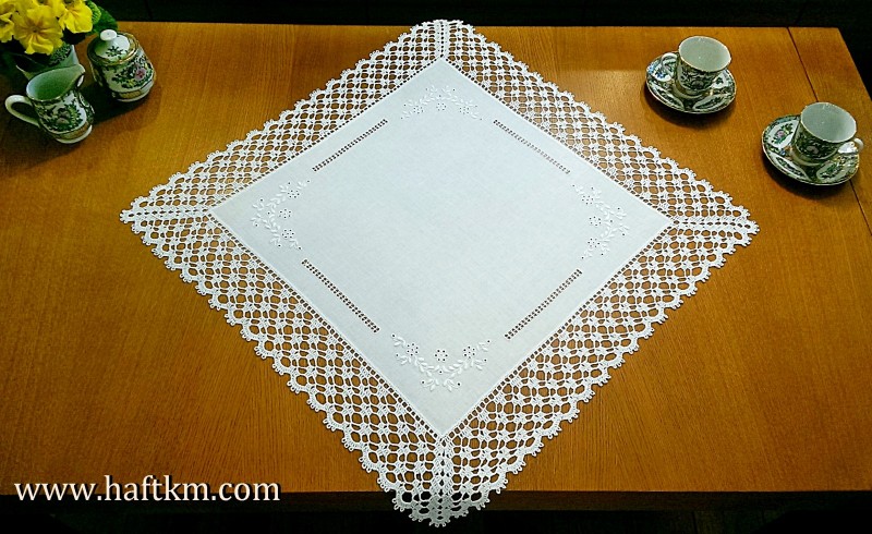 Piękna serweta, haft angielski.