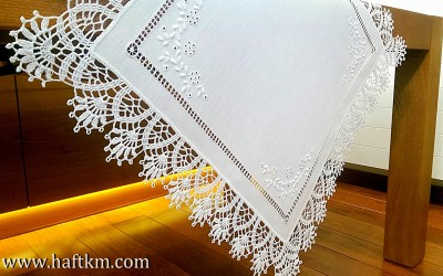 Elegancka serweta z haftem angielskim