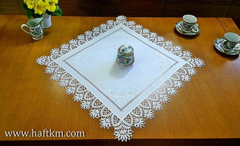 Elegancka serweta z haftem angielskim