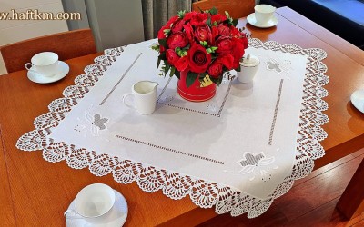 Ręcznie haftwana serweta "Kwiat lotosu"