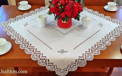 Ręcznie haftwana serweta "Kwiat lotosu"