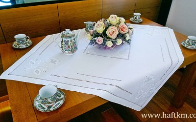 Ekskluzywna serweta ręcznie haftowana  " Kwiat lotosu "