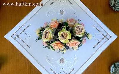 Ekskluzywna serweta ręcznie haftowana  " Kwitnący tulipan "