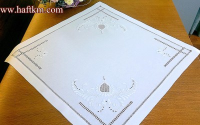 Ekskluzywna serweta ręcznie haftowana  " Kwitnący tulipan "