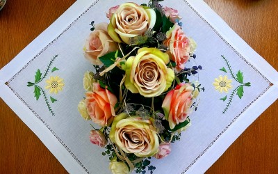 Piękna serweta, haft makowski " Margaretki  "