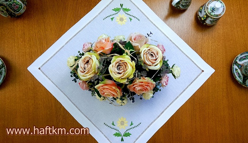 Piękna serweta, haft makowski " Margaretki  "