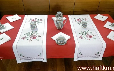 Piękny obrus " Róże"