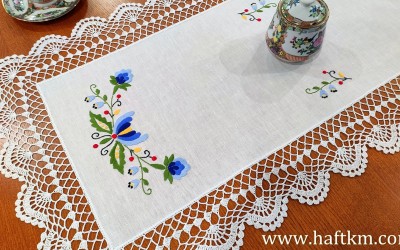 Śliczny bieżnik z motywem kaszubskim.