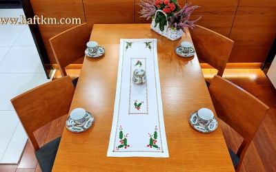 Elegancki  bieżnik świąteczny  " Ostrokrzew "