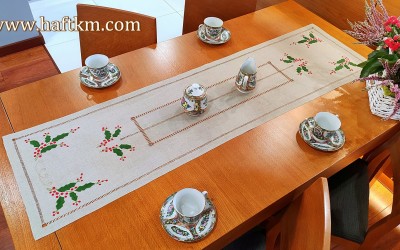 Elegancki  bieżnik świąteczny  " Ostrokrzew "