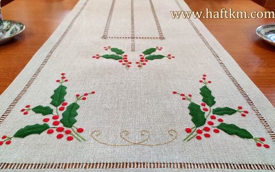 Elegancki  bieżnik świąteczny  " Ostrokrzew "