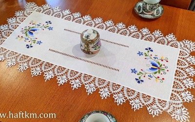 Przepiękny ręcznie haftowany bieżnik z motywem kaszubskim.