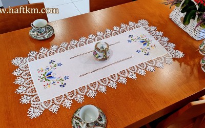 Przepiękny ręcznie haftowany bieżnik z motywem kaszubskim.