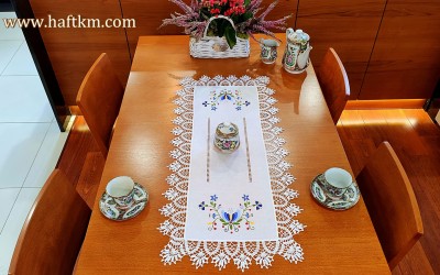 Przepiękny ręcznie haftowany bieżnik z motywem kaszubskim.