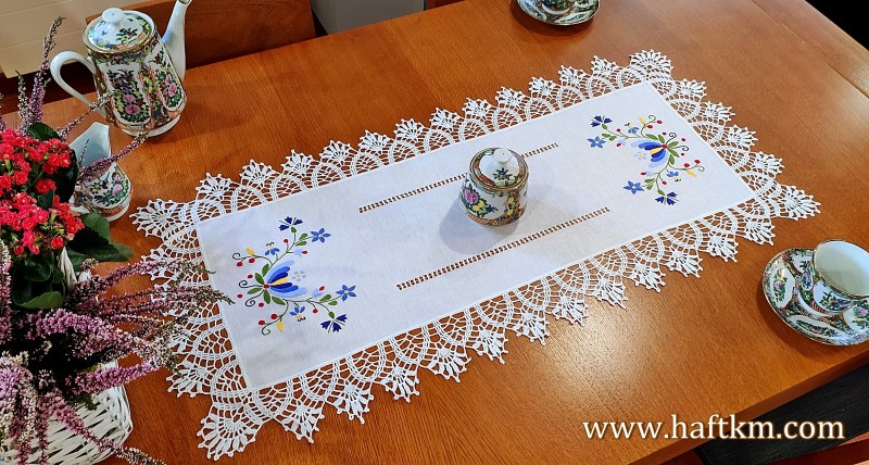 Przepiękny ręcznie haftowany bieżnik z motywem kaszubskim.