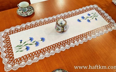 Piękny ręcznie haftowany bieżnik 