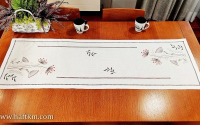 Przepiękny, ręcznie haftowany bieżnik  " Modern "
