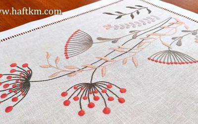 Przepiękny, ręcznie haftowany bieżnik  " Modern "