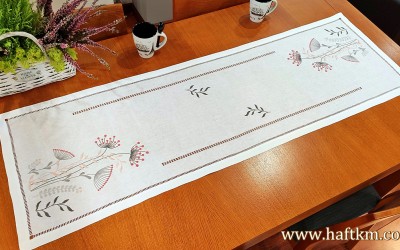 Przepiękny, ręcznie haftowany bieżnik  " Modern "