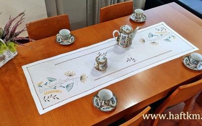 Przepiękny, ręcznie haftowany bieżnik 