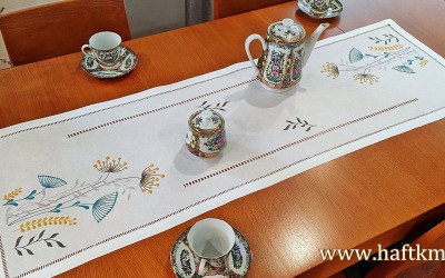 Przepiękny, ręcznie haftowany bieżnik " Modern "