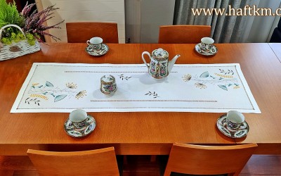 Przepiękny, ręcznie haftowany bieżnik " Modern "