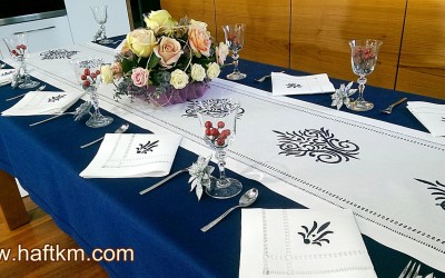  Luksusowy, ręcznie haftowany obrus lniany.