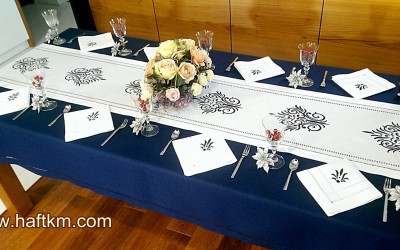  Luksusowy, ręcznie haftowany obrus lniany.