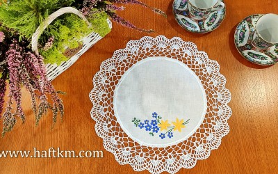 Ręcznie haftowana serweta "  Niezapominajki "