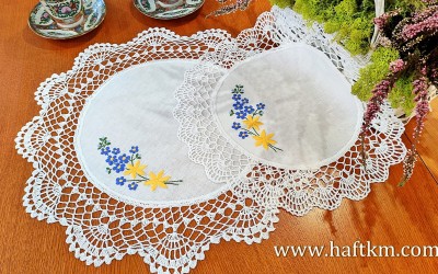 Ręcznie haftowana serweta "  Niezapominajki "