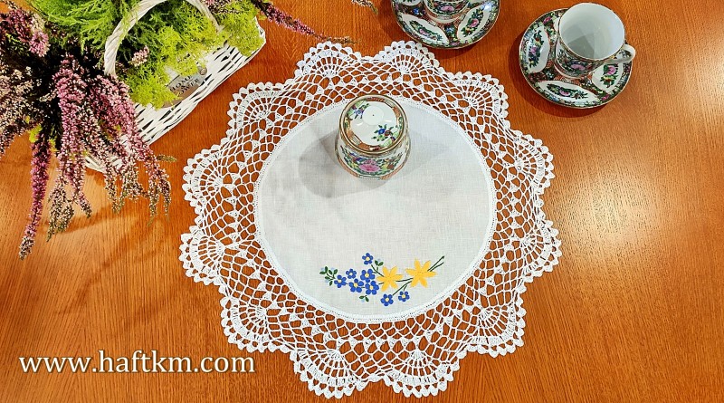 Ręcznie haftowana serweta "  Niezapominajki "