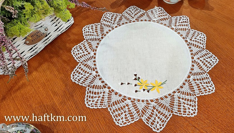 Ręcznie haftowana serweta " Bazie "