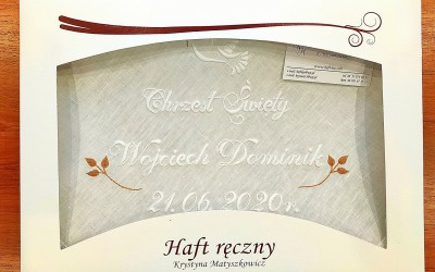 Przepiękna, ręcznie haftowana szatka do chrztu.