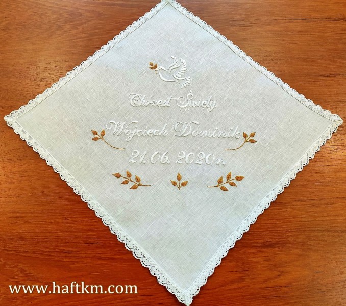 Przepiękna, ręcznie haftowana szatka do chrztu.