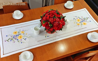 Ręcznie haftowany bieżnik  " Wiosna "