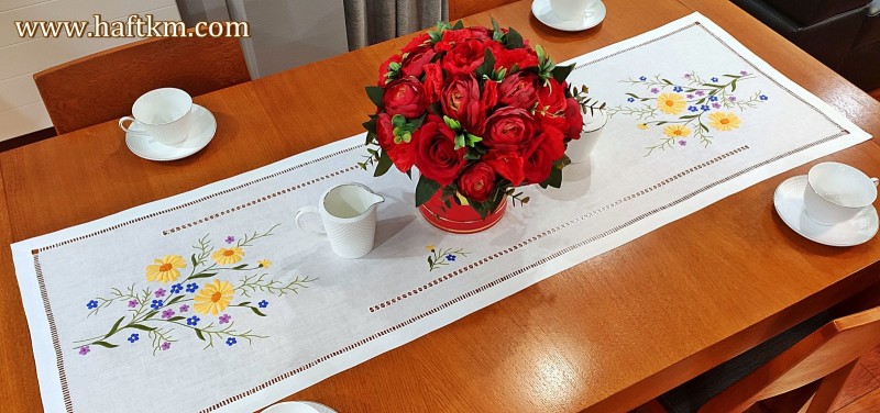 Ręcznie haftowany bieżnik  " Wiosna "