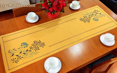 Przepiękny, ręcznie haftowany bieżnik  