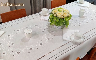 Obrus haftowany " Rozyczki toledo w owalu"