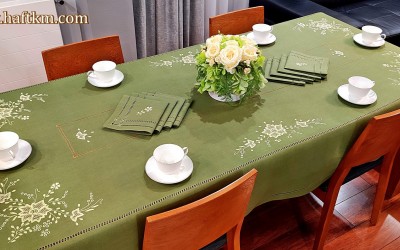 Ręcznie haftowany obrus " Róża makowska "