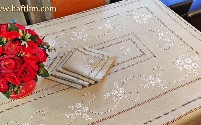 Piękny obrus  "Magia angielskiego haftu"