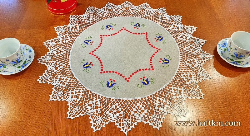 Obrus z motywem kaszubskim.