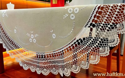 Obrus lniany "Magia haftu angielskiego"