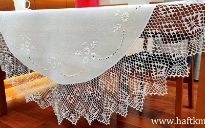 Obrus lniany "Magia haftu angielskiego"