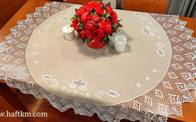 Obrus ręcznie haftowany " Kwiat lotosu "